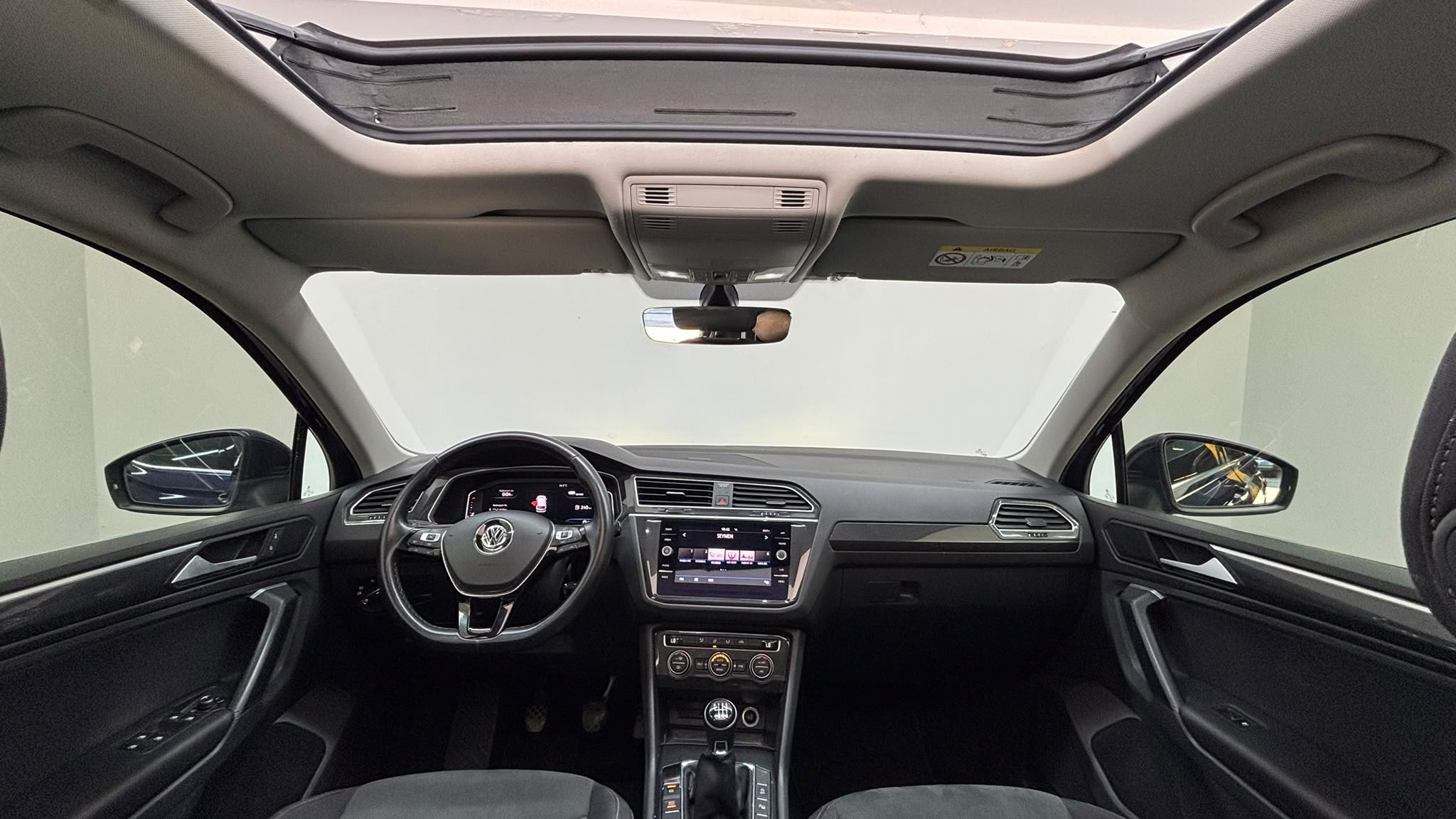 VOLKSWAGEN TIGUAN 19